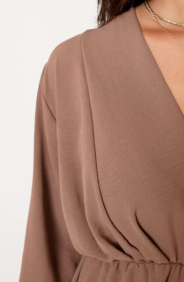 Plooien V-hals Jurk Tess Taupe – shoparchief — foto 6