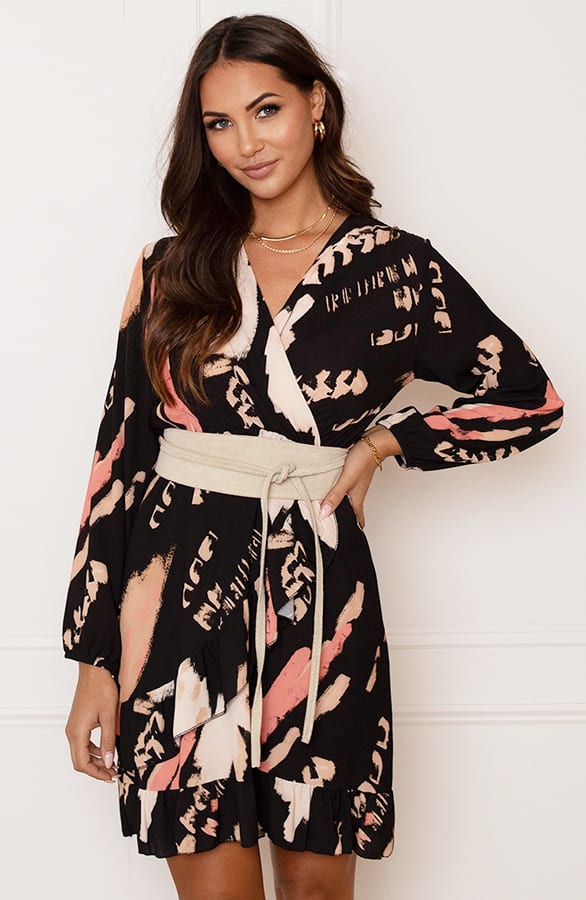 V-hals Print Jurk Everleigh Zwart Koraal – shoparchief