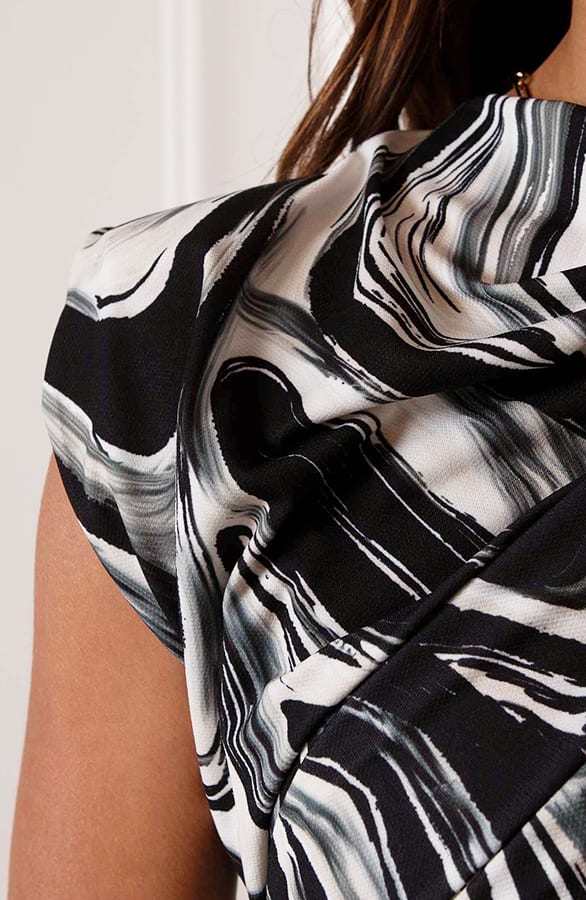 Aangesloten Jurk Met Split Emilia Zwart Wit – shoparchief — foto 7