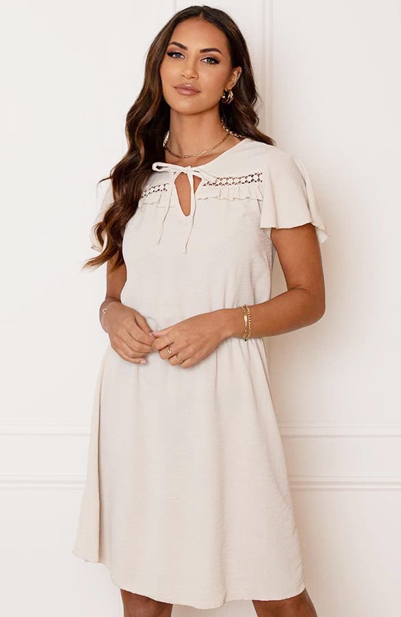 Detailed Strik Jurk Kensi Beige – shoparchief — foto 5