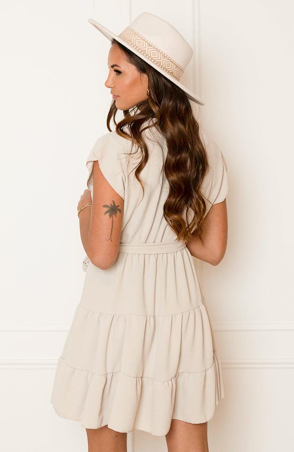 Laagjes Jurk Lexy Beige – shoparchief — foto 9