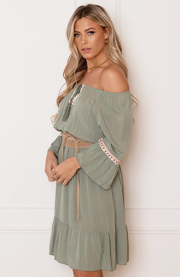 Offshoulder Jurk Laila Army – shoparchief — foto 2