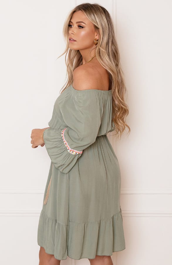 Offshoulder Jurk Laila Army – shoparchief — foto 3