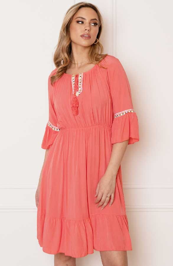 Offshoulder Jurk Laila Koraal – shoparchief — foto 3