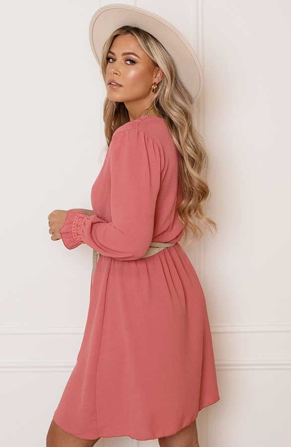 V-hals Knopen Jurk Emmy Dust Pink – shoparchief — foto 7
