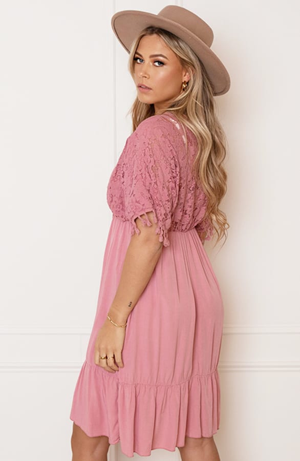 V-hals Kanten Jurk Kady Dust Roze – shoparchief — foto 10