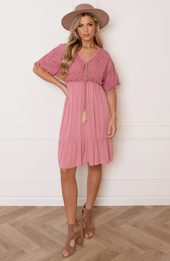 V-hals Kanten Jurk Kady Dust Roze – shoparchief — foto 12