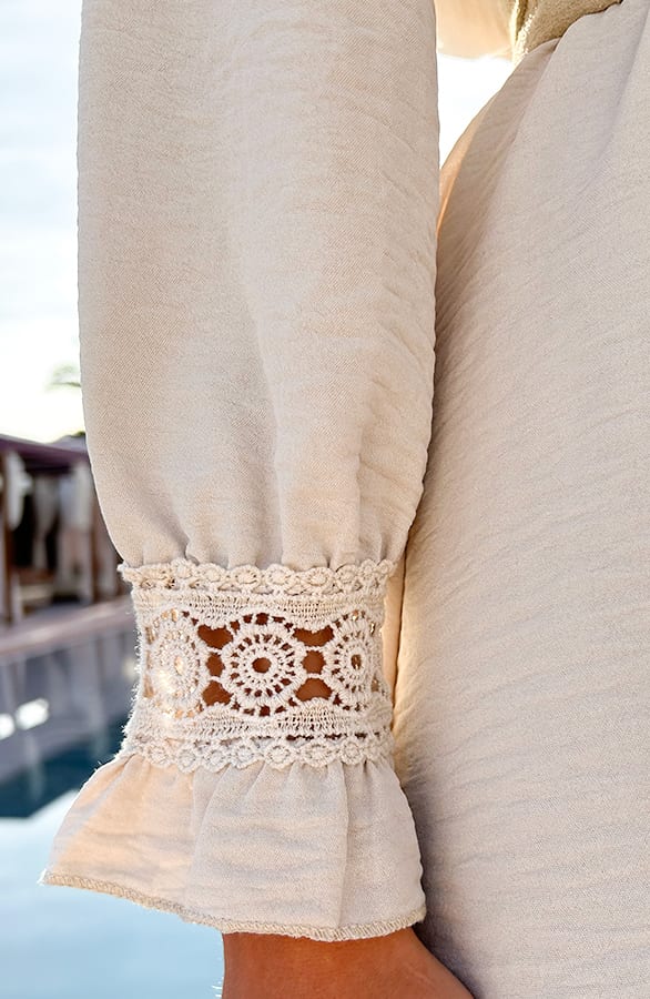V-hals Knopen Jurk Emmy Beige – shoparchief — foto 6