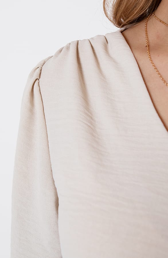 V-hals Knopen Jurk Emmy Beige – shoparchief — foto 12