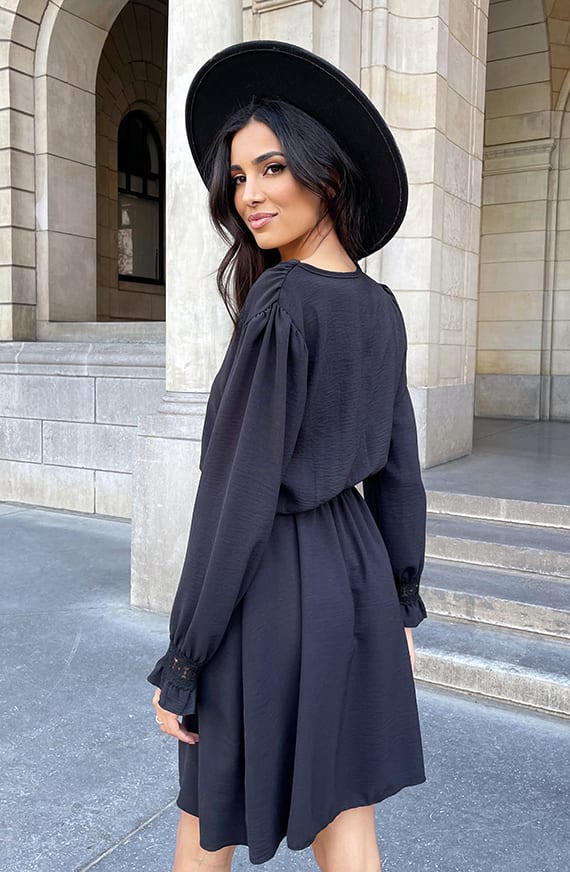 V-hals Knopen Jurk Emmy Zwart – shoparchief — foto 4