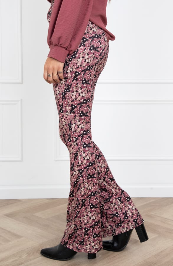 Janine Flared Broek Bloemenprint Dust Roze – shoparchief — foto 3