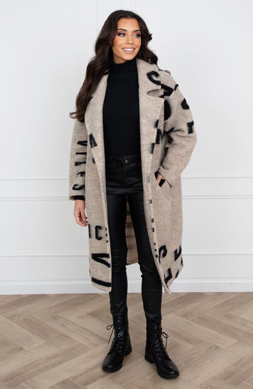 Oversized Letter Coat Yvonne Beige – shoparchief