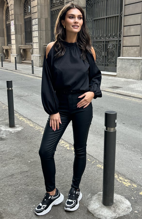 Cut-Out Blouse Marly Zwart – shoparchief — foto 3