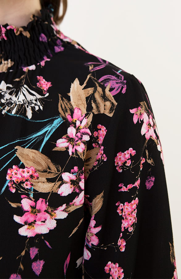 Col Blouse Bloemen Zwart – shoparchief — foto 4