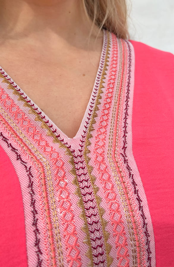 V-Hals Detailed Jurk Angelina Koraal – shoparchief — foto 6