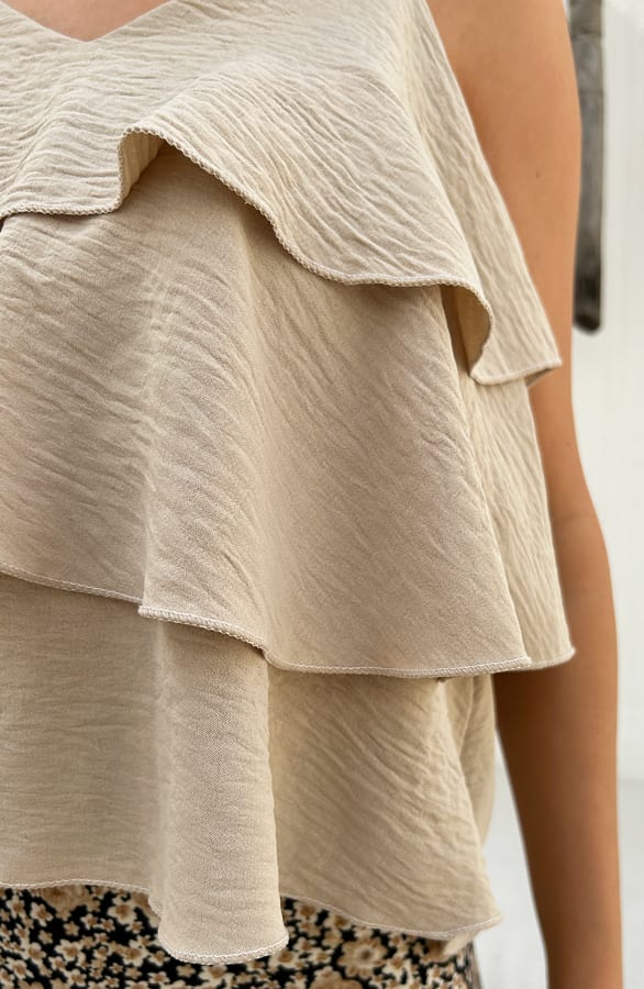 Ruffle Spaghetti Top Suzie Beige – shoparchief — foto 6