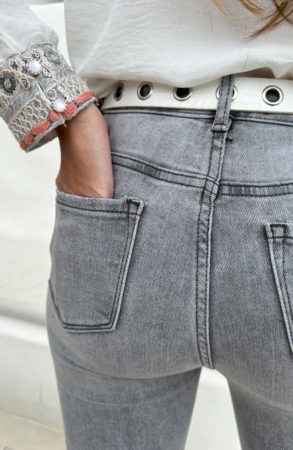 Hoge Taille Broek Damaged Izzy Lichtgrijs – shoparchief — foto 3
