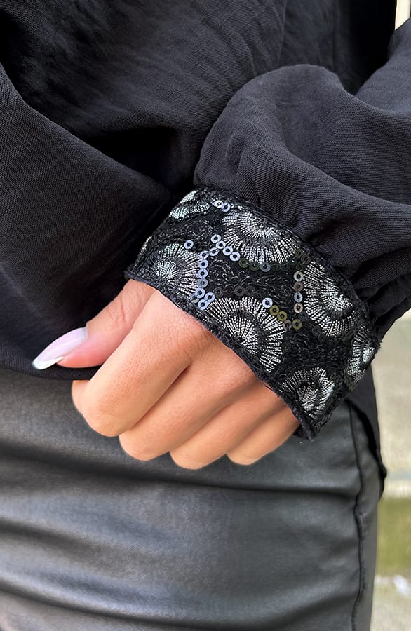 Blouse Met Details Lize Zwart – shoparchief — foto 5