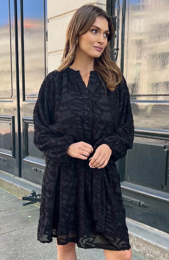 Detailed Dress Jailyn Zwart – shoparchief — foto 8
