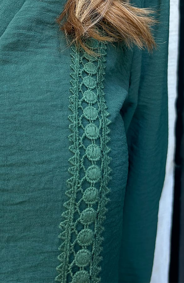 Detailed V-hals Blouse Rosie Emerald – shoparchief — foto 5