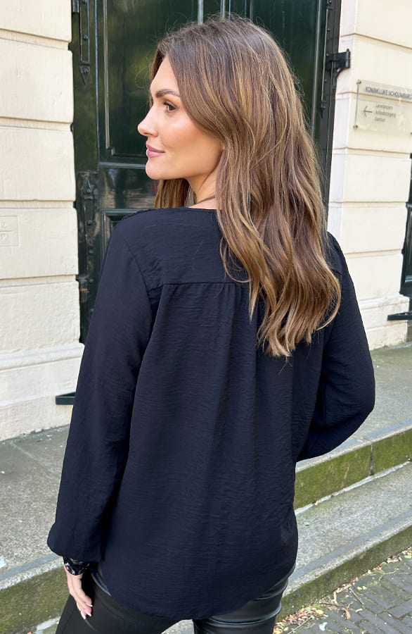 Blouse Met Details Lize Zwart – shoparchief — foto 3