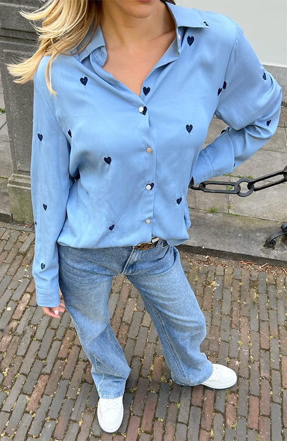 Embroidery Hartjes Blouse Abigail Blauw – shoparchief — foto 6