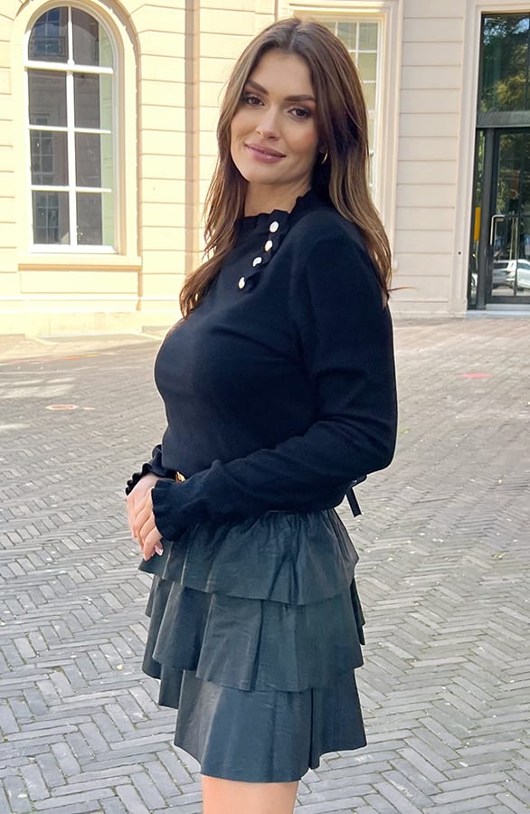 Ruffle Knopen Trui Scarlet Zwart – shoparchief — foto 4