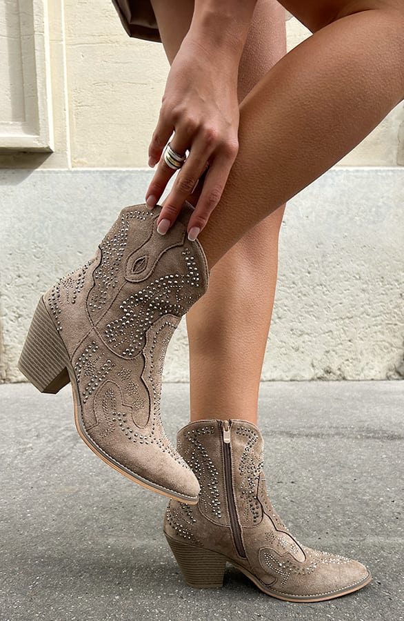 Cowboylaarzen Studs Eliena Dark Beige – shoparchief