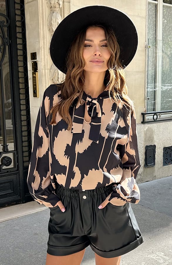 V-Hals Blouse Casy Camel Print – kleding — foto 5