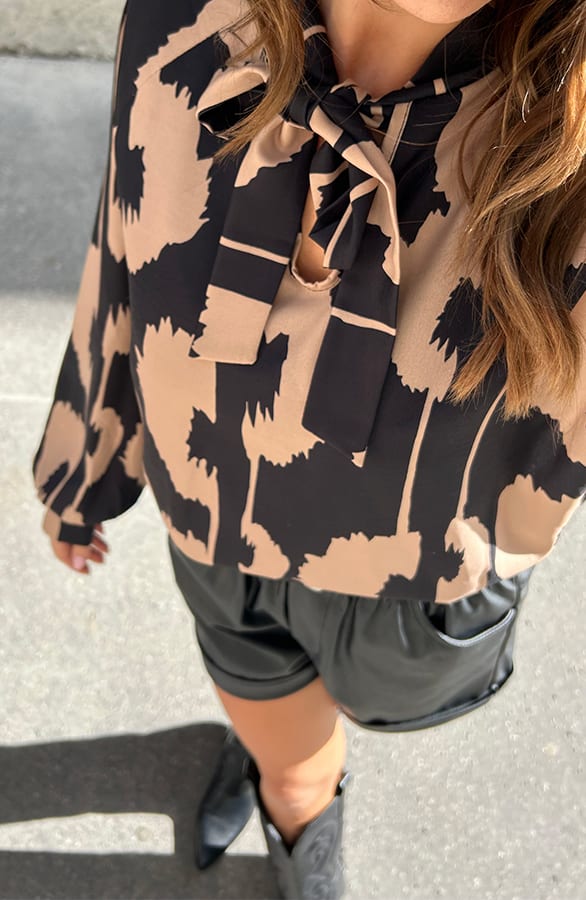 V-Hals Blouse Casy Camel Print – kleding — foto 3