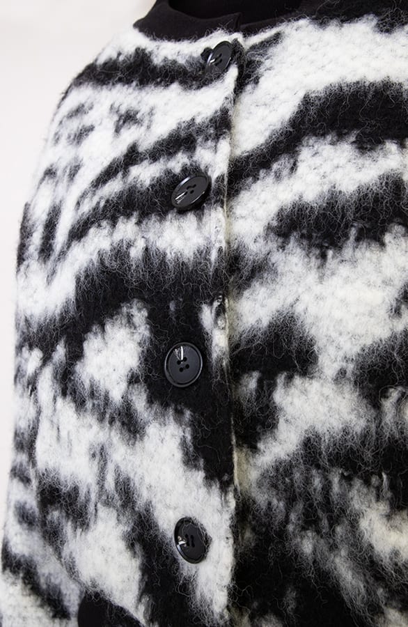 Soft Bomber Jacket Estelle Zwart Wit – shoparchief — foto 3