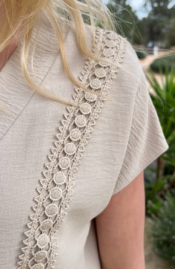 Detailed V-Hals Top Rosie Beige – shirts & tops — foto 6