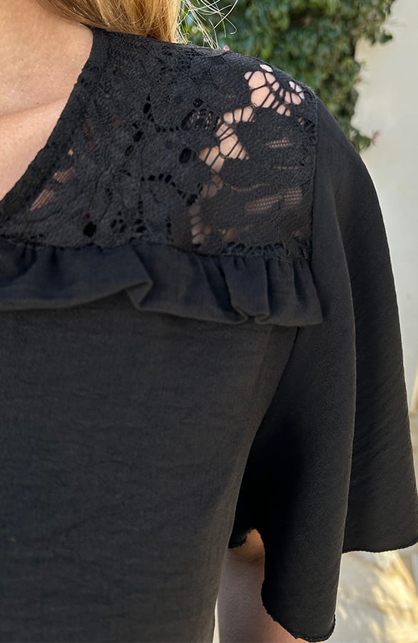 Elegant Ruffle Lace Top Sanne Zwart – shoparchief — foto 4