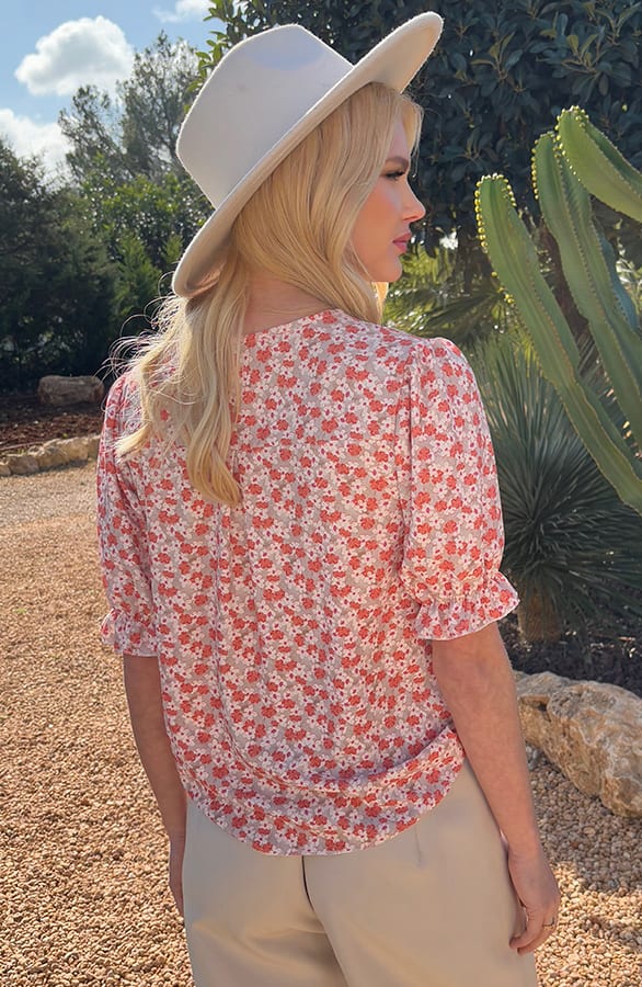 Pofmouwen Top Met Ruffle Demi Flower Koraal – shoparchief — foto 3