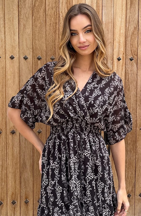 V-hals Flower Print Dress Marrit Zwart – alle jurkjes — foto 13