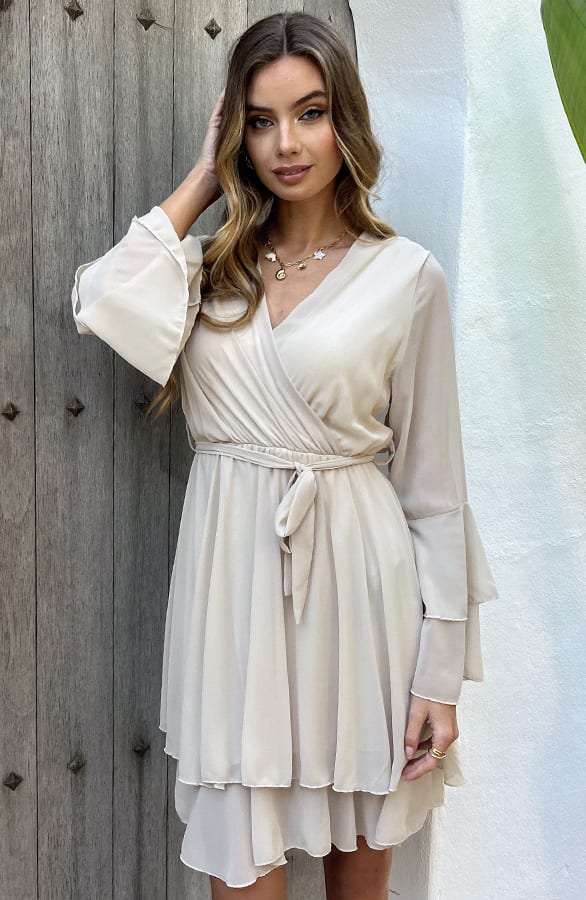 V-Hals Ruffle Jurk Dewy Beige – shoparchief — foto 7