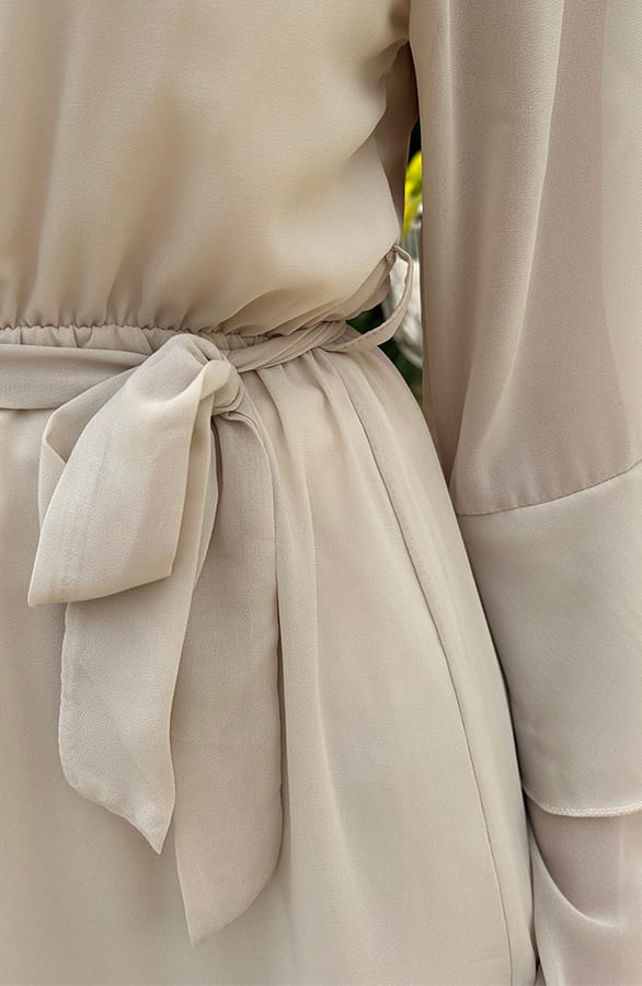 V-Hals Ruffle Jurk Dewy Beige – shoparchief — foto 6