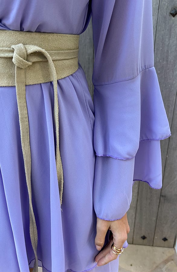 V-Hals Ruffle Jurk Dewy Lila – shoparchief — foto 7