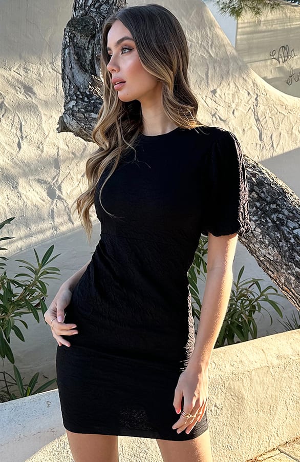 Textured Jurk Met Pofmouwen Zwart – alle jurkjes — foto 3