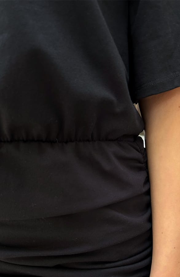 T-Shirt Jurk Gedrapeerd Zwart – alle jurkjes — foto 6