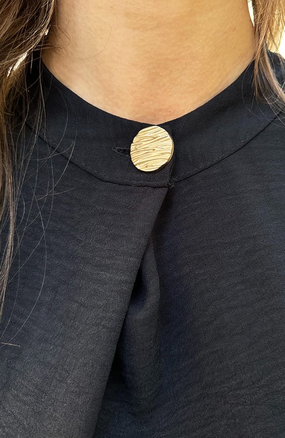 Detailed Button Blouse Zwart – shoparchief — foto 5