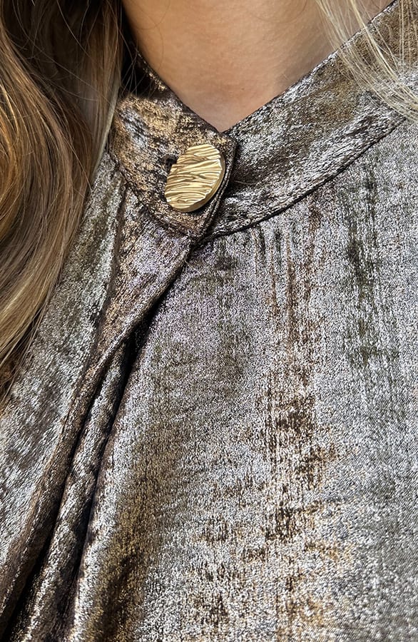 Detailed Button Top Metallic Brons – shirts & tops — foto 6
