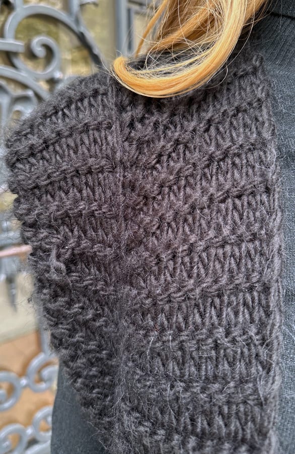 Grof Gebreid Gilet Kiek Zwart – shoparchief — foto 6