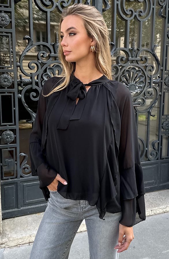 Ruffle Elegance Blouse Zwart – kleding