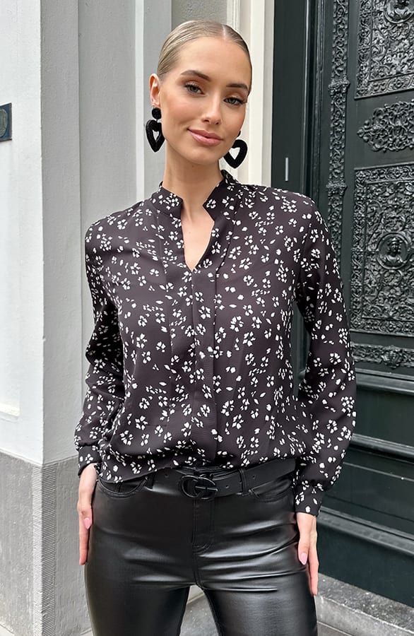 Bloemen Blouse Faye Zwart Wit – kleding — foto 10