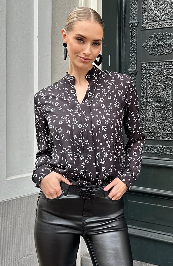 Bloemen Blouse Faye Zwart Wit – kleding — foto 8