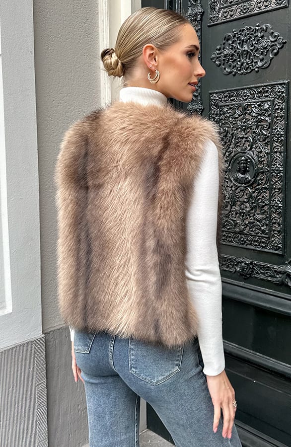 Chique Faux Fur Gilet Beige – shoparchief — foto 4