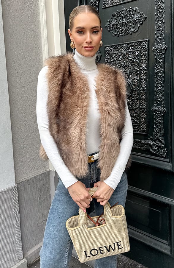 Chique Faux Fur Gilet Beige – shoparchief — foto 3