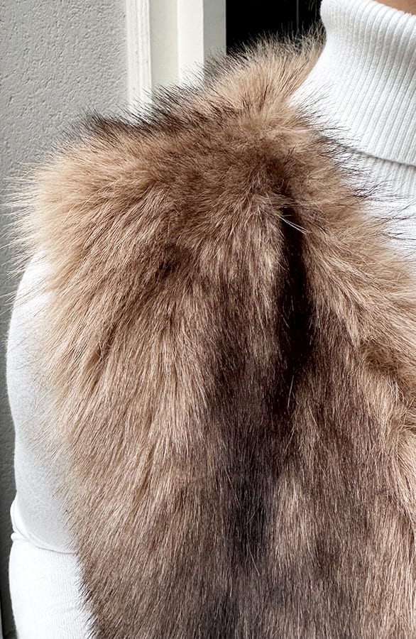Chique Faux Fur Gilet Beige – shoparchief — foto 5