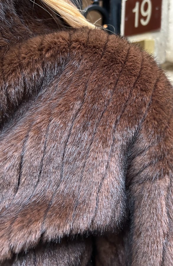 Faux Fur Jacket Bruin – kleding — foto 4
